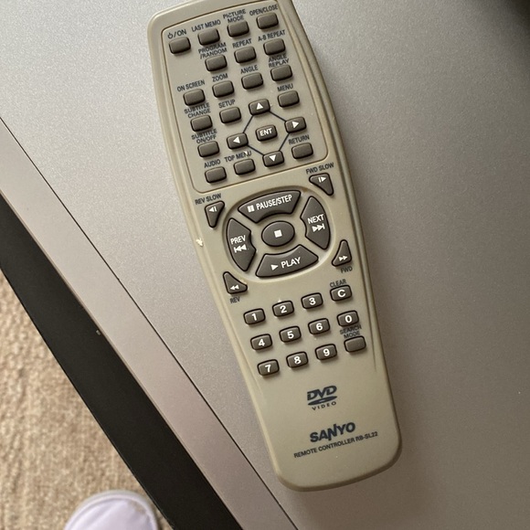 Sanyo. DVD player with remote - Picture 6 of 9